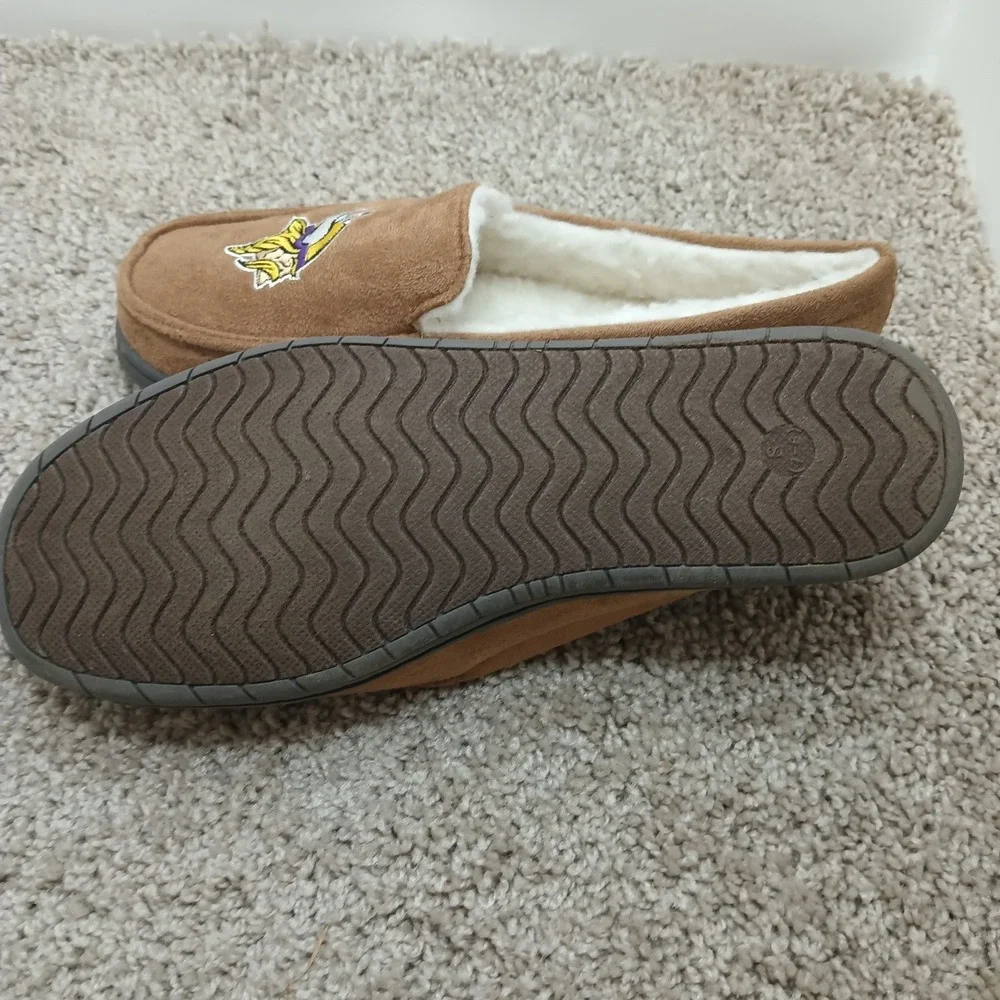 Minnesota Vikings House Slippers Fur Lined Slides. Size Small 7/8.